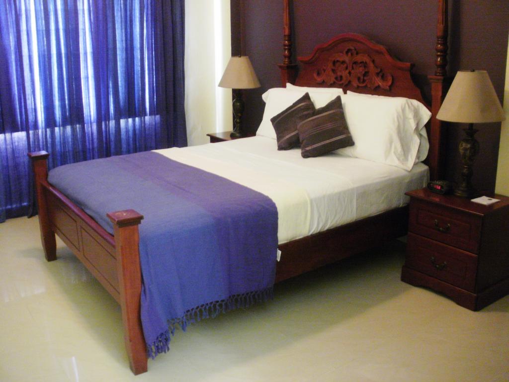 Inn Flight Suites Piarco Esterno foto