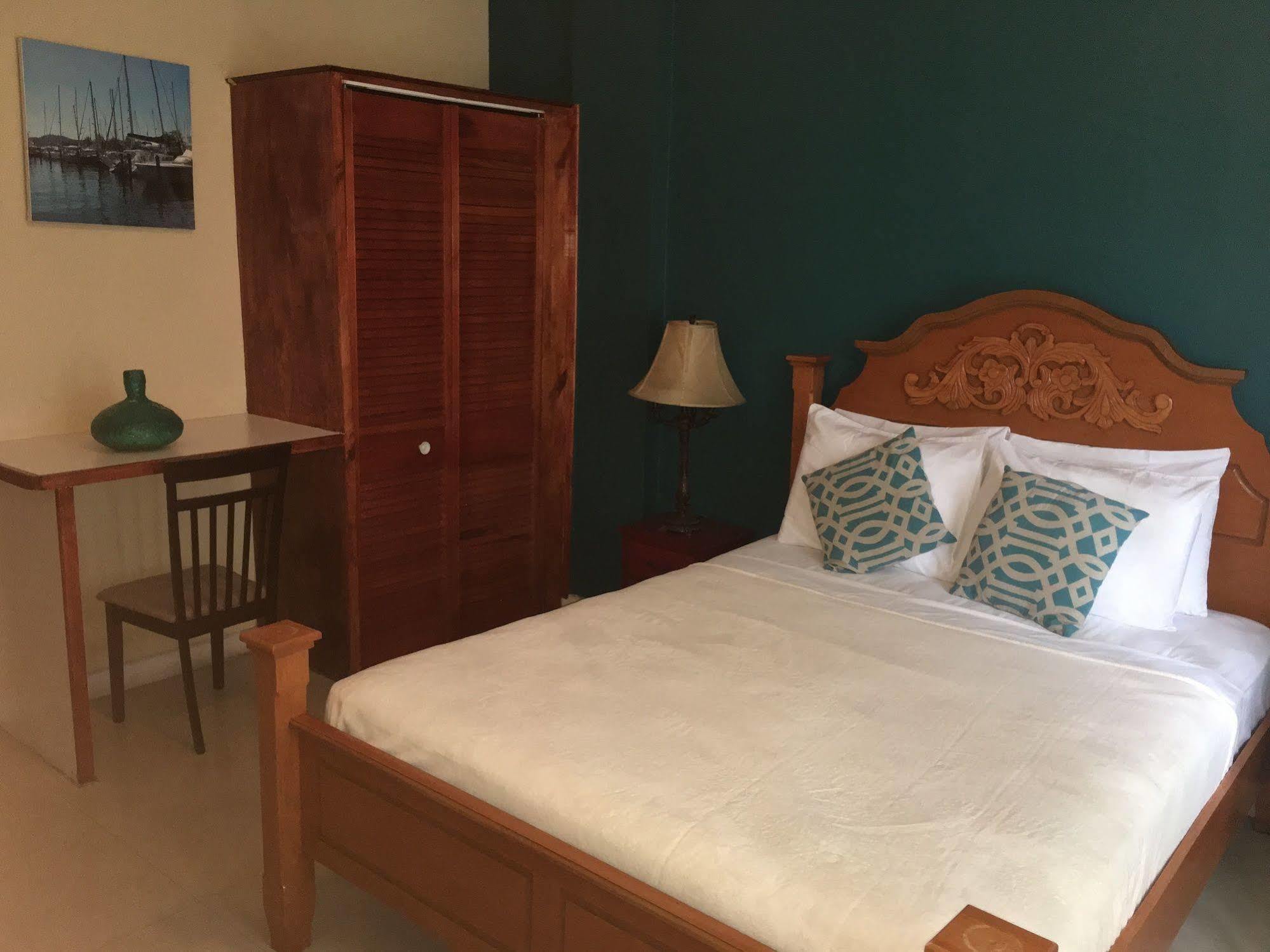 Inn Flight Suites Piarco Esterno foto