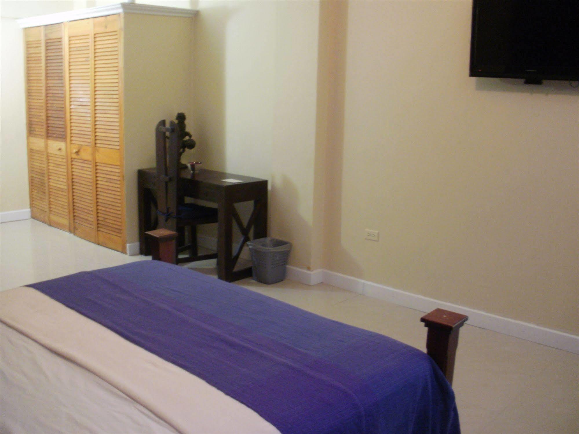 Inn Flight Suites Piarco Esterno foto