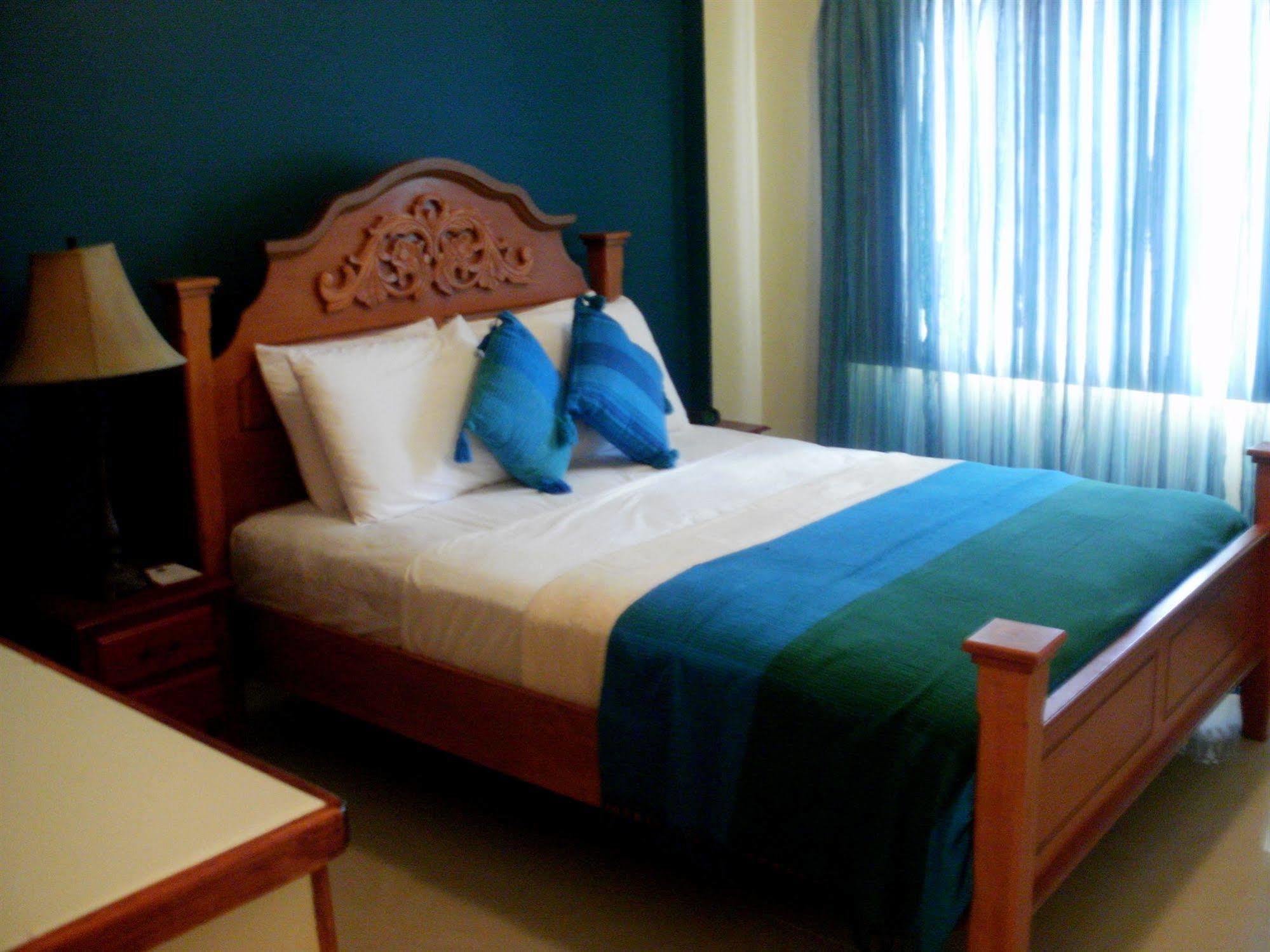 Inn Flight Suites Piarco Esterno foto