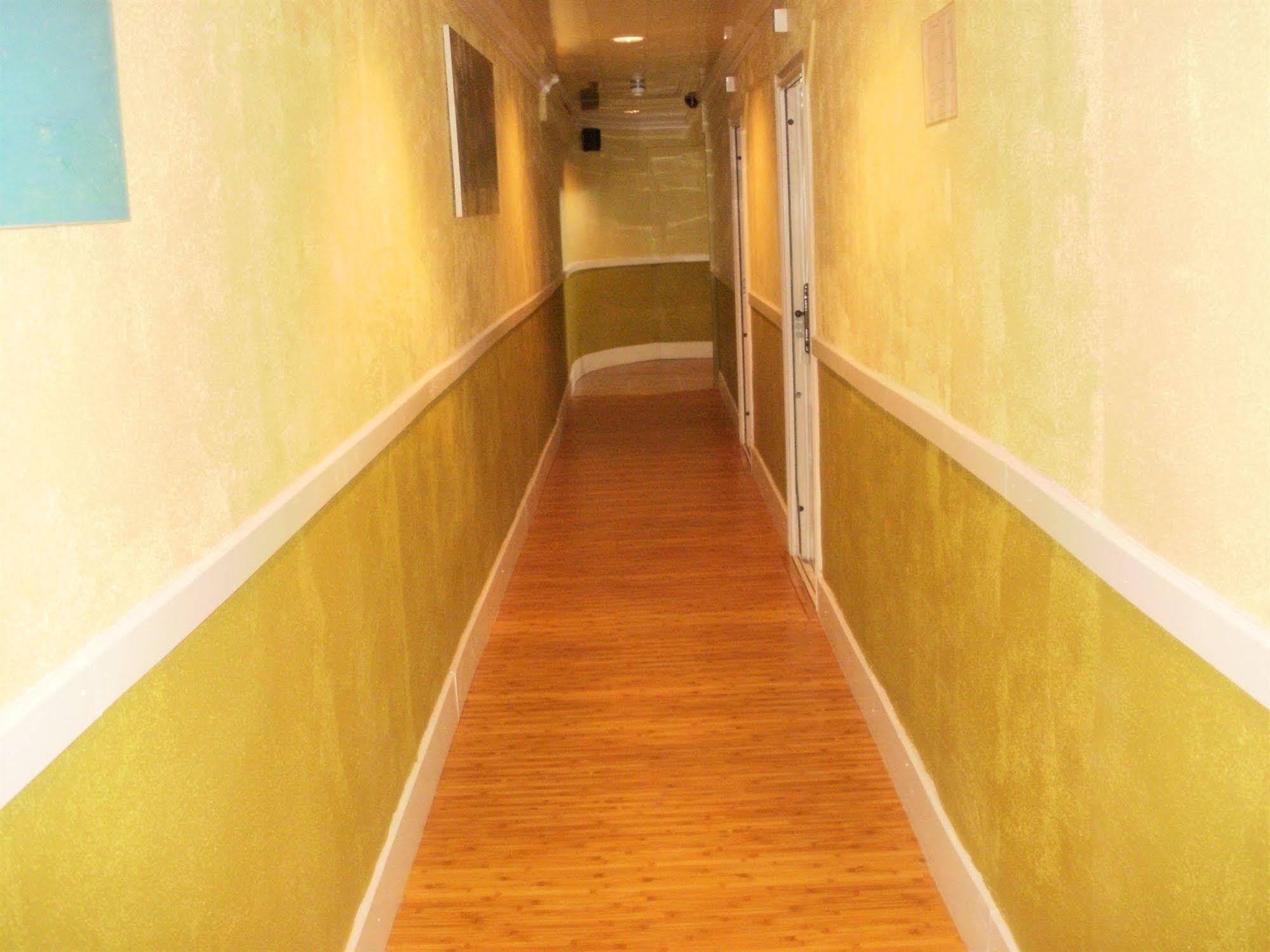 Inn Flight Suites Piarco Esterno foto