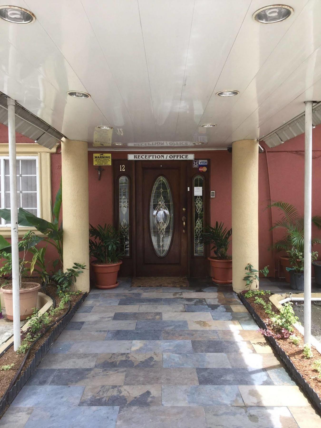 Inn Flight Suites Piarco Esterno foto