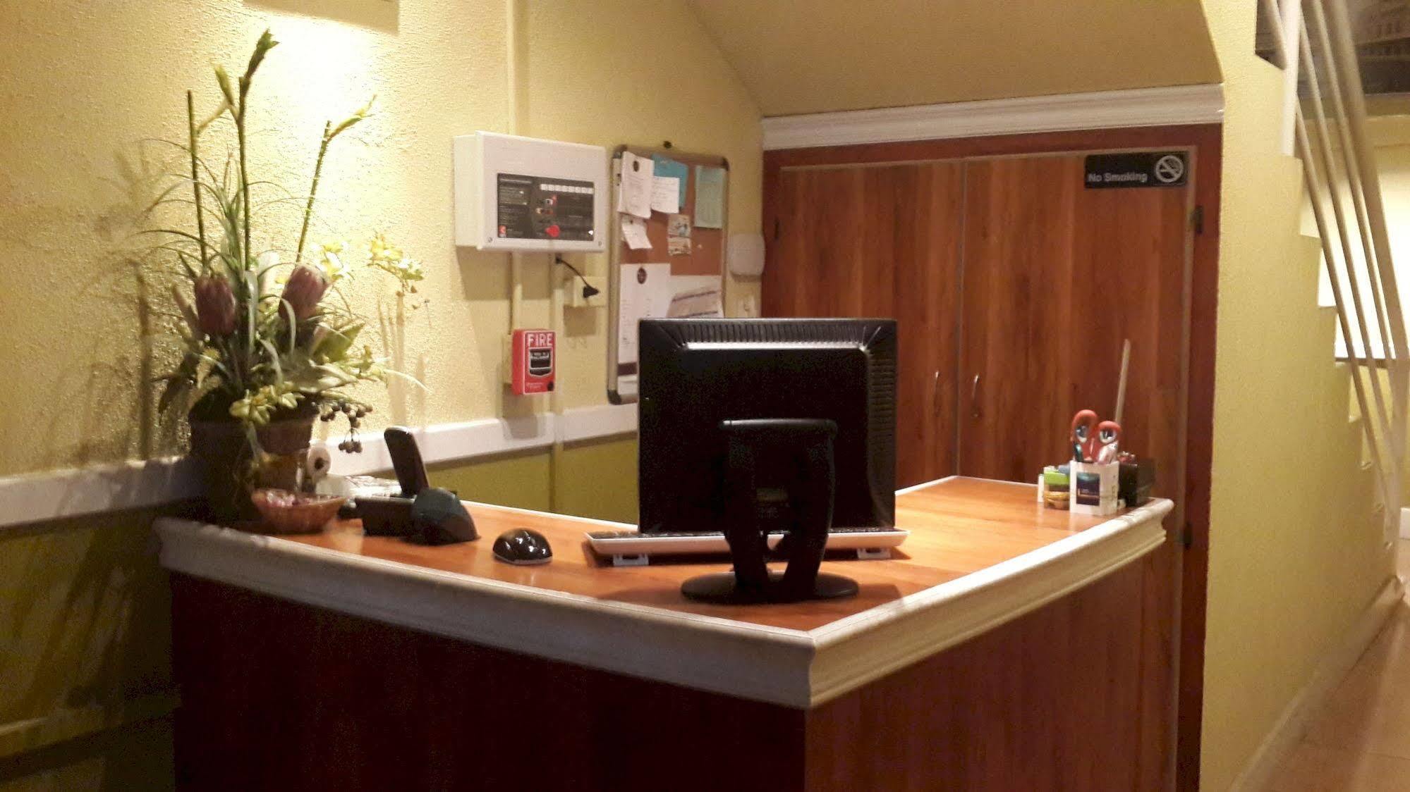 Inn Flight Suites Piarco Esterno foto